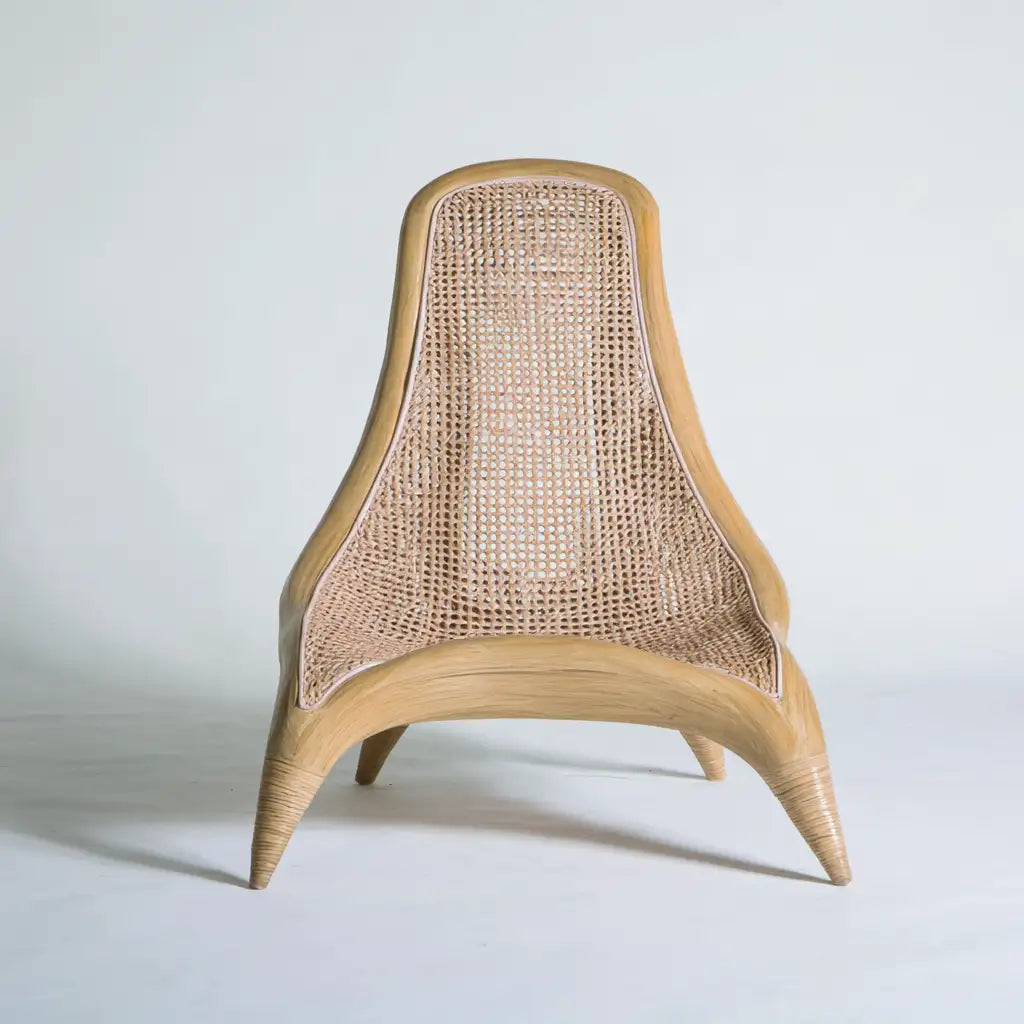 Sedia dalla forma compatta, beige, per la casa